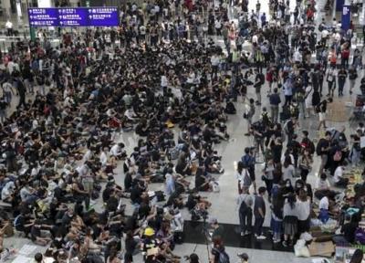 معترضان هنگ کنگی با تجمع در فرودگاه، پروازها را مختل کردند