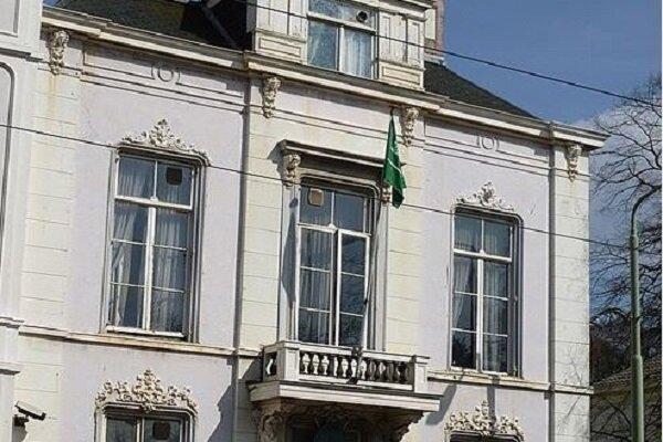 سفارت عربستان در هلند هدف تیراندازی قرار گرفت، شلیک 20 گلوله سفارت عربستان در هلند هدف تیراندازی نهاده شد، شلیک 20 گلوله