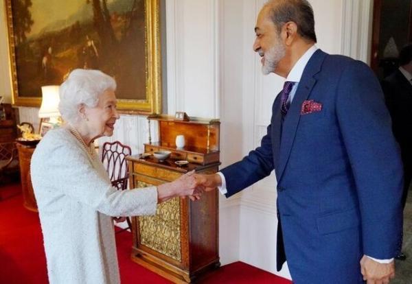 تور عمان لحظه آخری: ملاقات سلطان عمان با ملکه انگلیس؛ طارق نشان گرفت