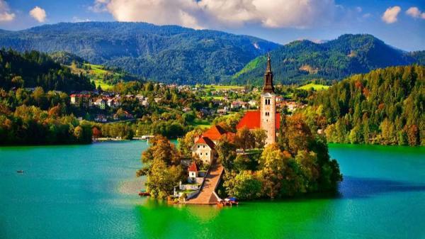 نگاهی به دریاچه زیبای بلد در کشور اسلوونی