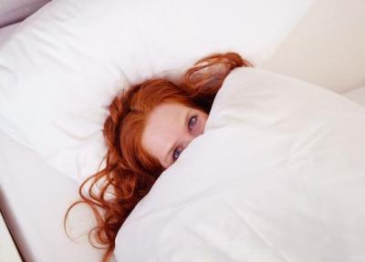 در هنگام خواب، این 10 آسیب را به موهاتان نزنید