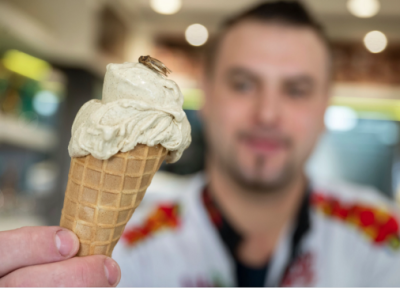 بستنی با طعم جیرجیرک؛ منوی نو یک بستنی فروشی
